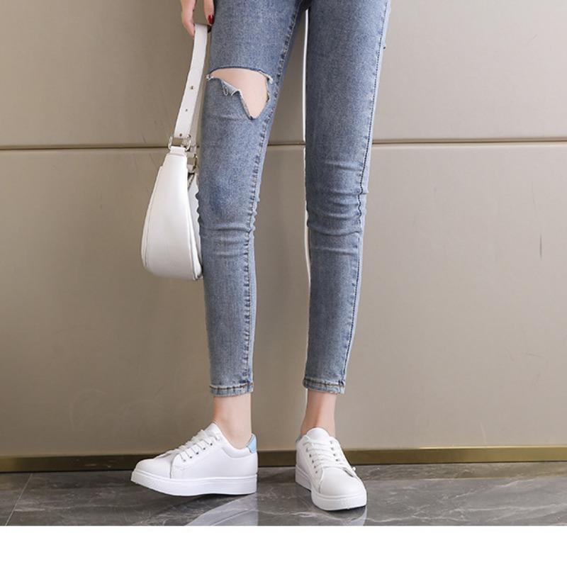 Damesko som puster med flate såler, Sportssko med lærreim, Fritidssko