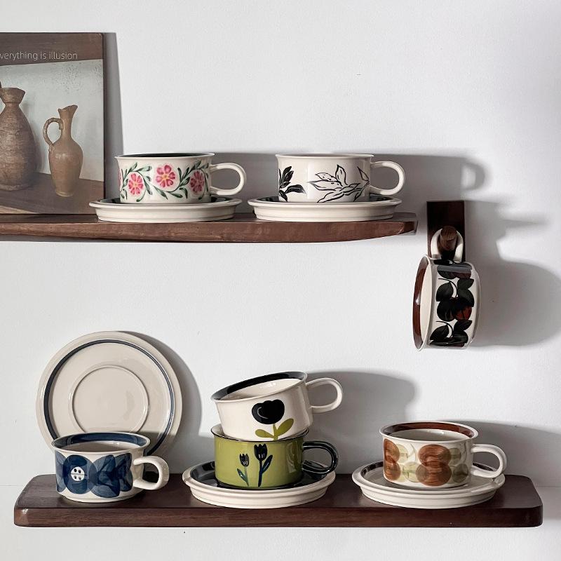 Ručně malovaný květinový keramický šálek retro niche kávový šálek s podšálkem set latte latte čajový šálek