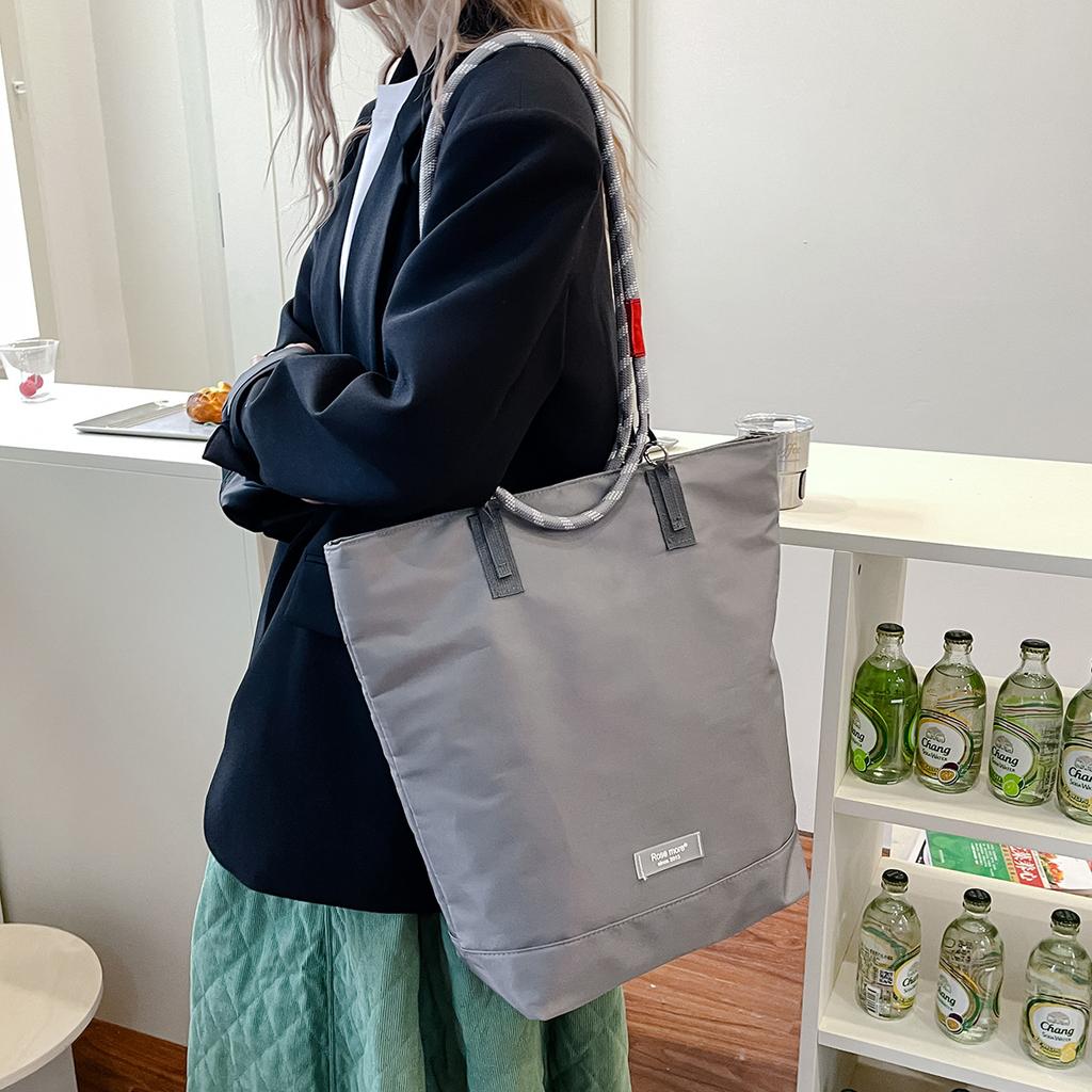 Lightweight waterproof nylon tote bag women's large-capacity portable shoulder commuter bag women's tote bag to work in winter