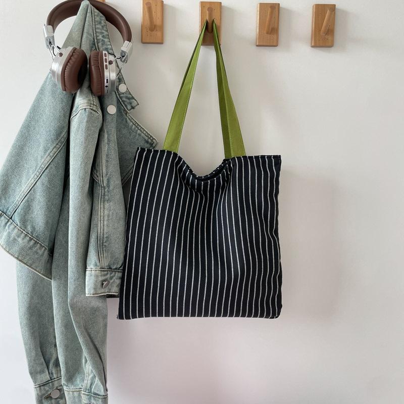 

Leisure large capacity autumn new tote bag female students class trend personality versatile commuter shoulder bag чёрный