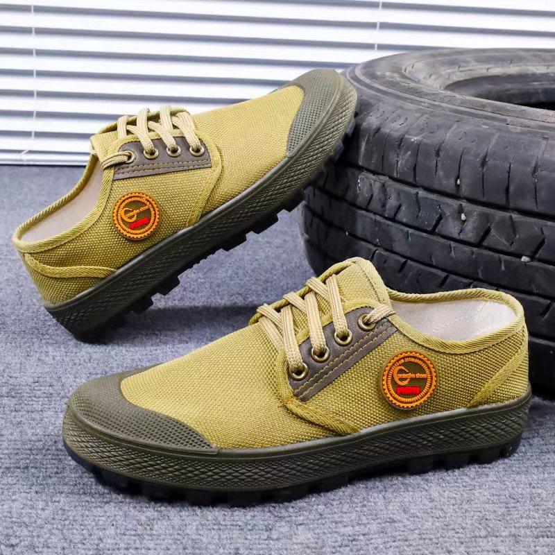New 2025 workers and farmers canvas waterproof and wear-resistant labor protection liberation shoes outdoor construction site non-slip and wear-resi