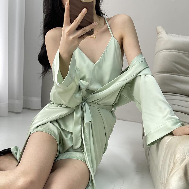 

Женский комплект пижамы из ледяного шелка 2025: Майка, шорты и халат - легкая роскошь и универсальность для дома или выхода в свет. Large светло-зеленый