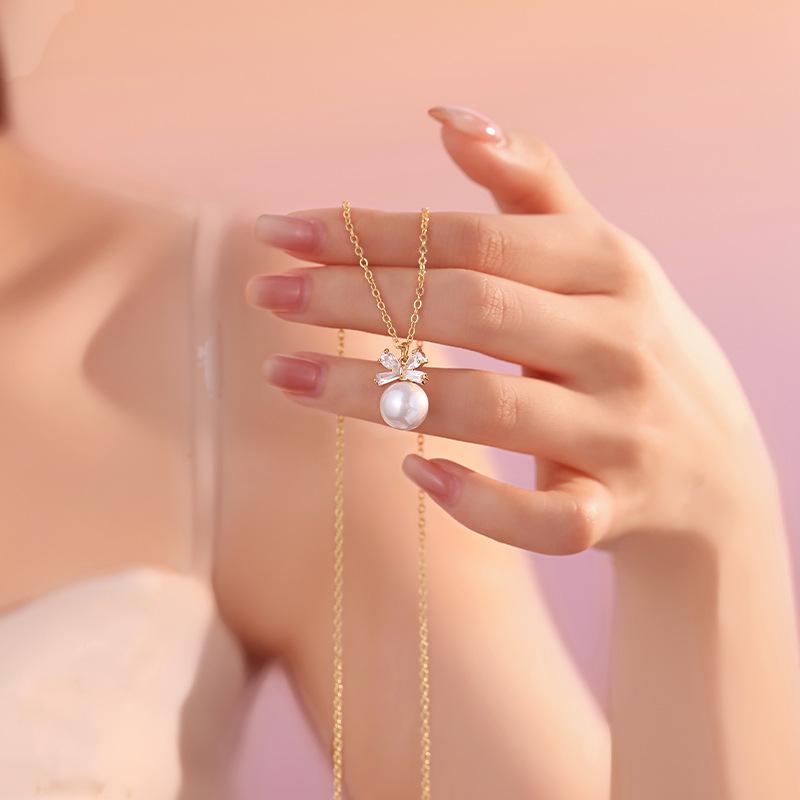 Fugitive Princess Pearl Bow Pendant Necklace - 2025 Light Luxury Clavicle Choker for Women.
