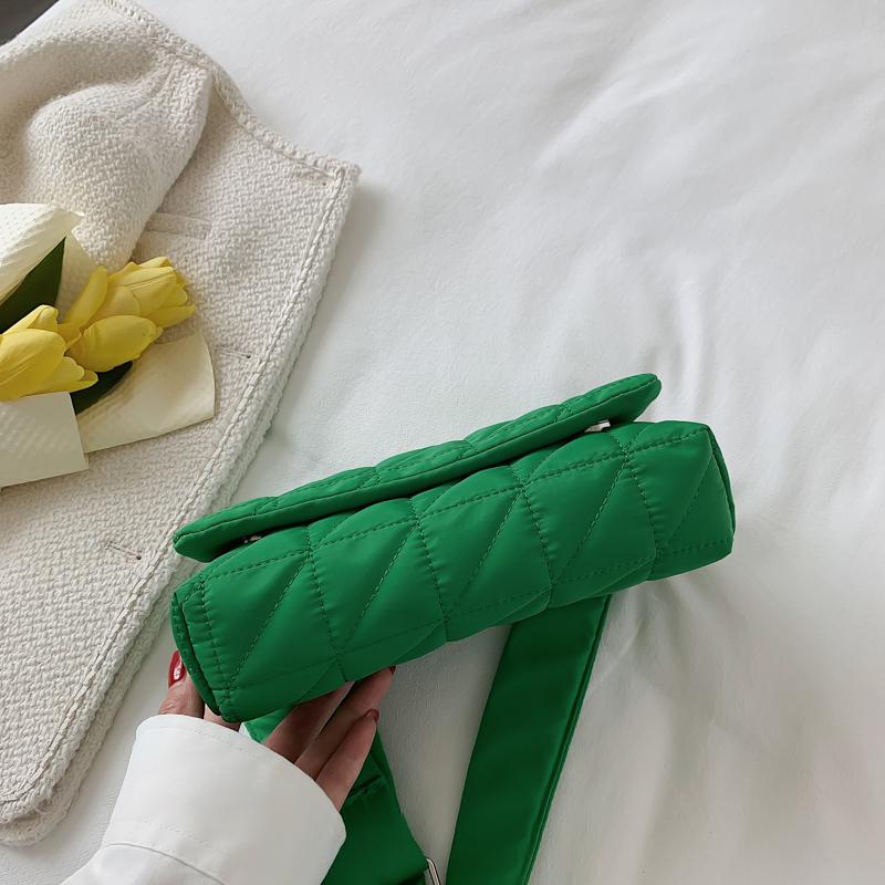 Модная маленькая женская сумка через плечо — фото 15