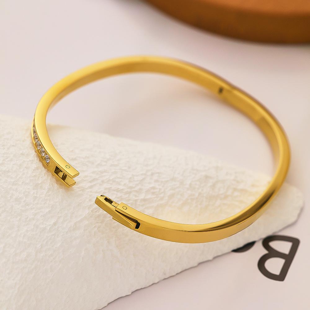 Hot Fashion Diamond-inlaid Bracelet, Exquisite Holiday Gift for Girls, High-end Star Bracelet