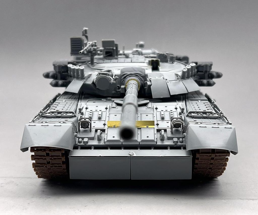 Amusing Hobby 1/35 T-80UM-2 Plastic Model AMH35A068 (Tank)