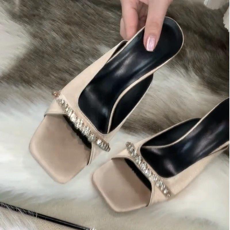 Fashion open-toed beautiful cool slippers women's wear 2025 summer new rhinestone square head small fragrant wind one-word cool slippers