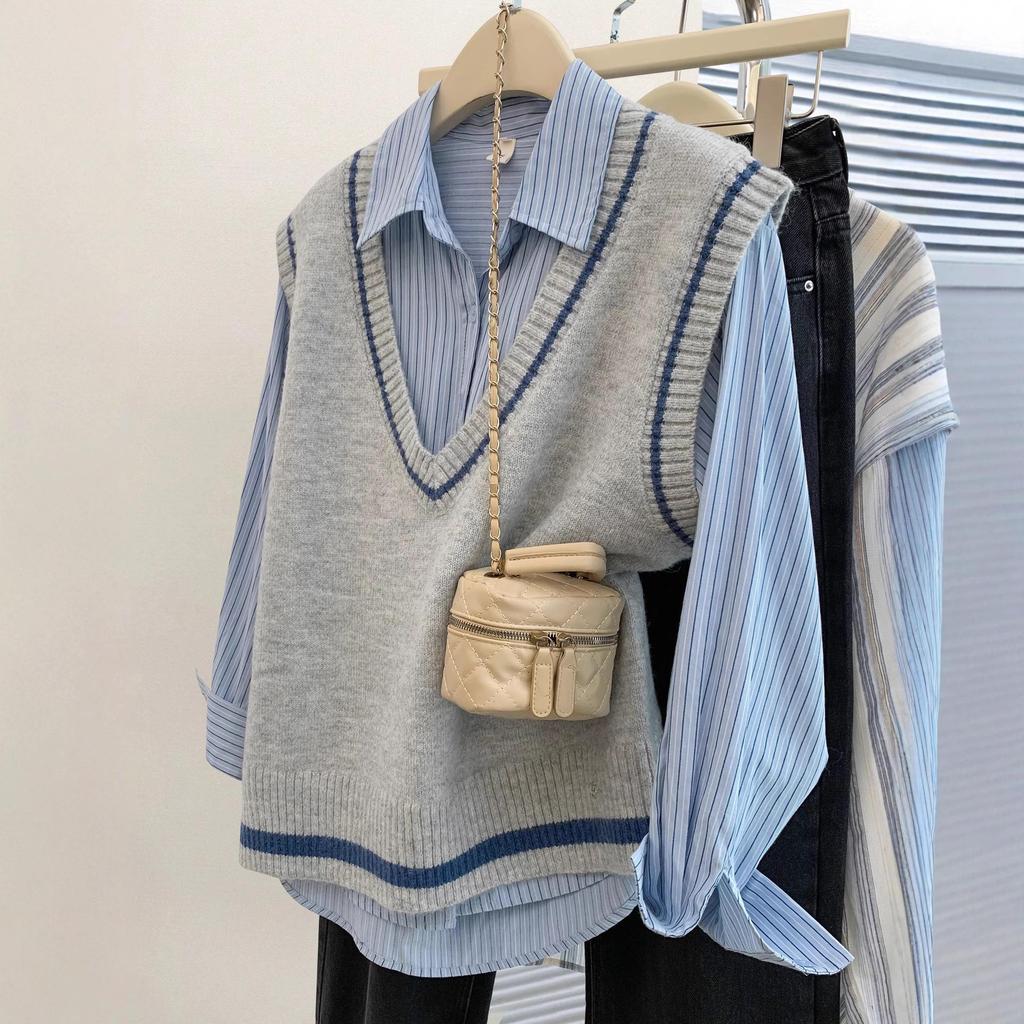 Gray V-neck Korean Style Knit Vest: Women's Sleeveless Sweater for Spring, Autumn, and Winter Layering.