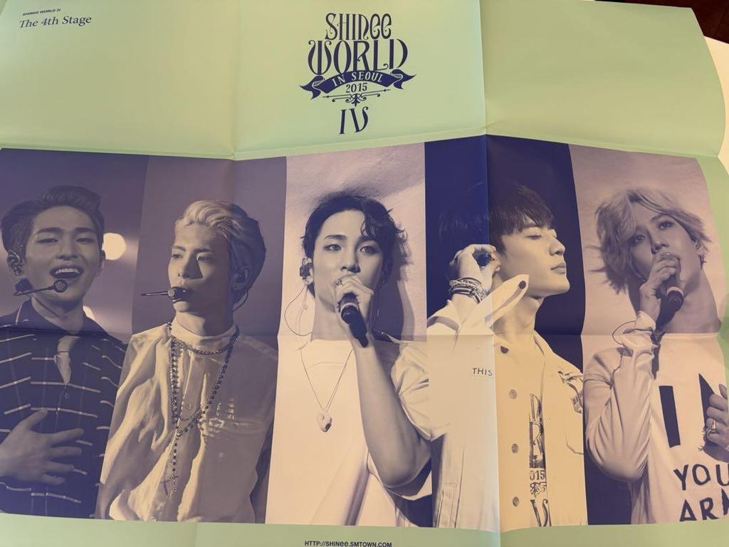 [USED] SHINee WORLD IV 2CD + Photobook (Trading Card Included) Out of Print