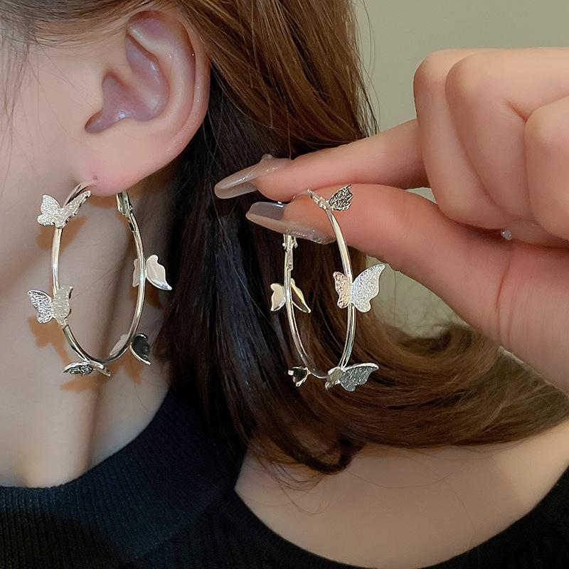 

Retro Butterfly Charms Hoop Earrings for Women Golden Copper Color Round Circle Dangle Earrings Geometry Metal Statement Zircon