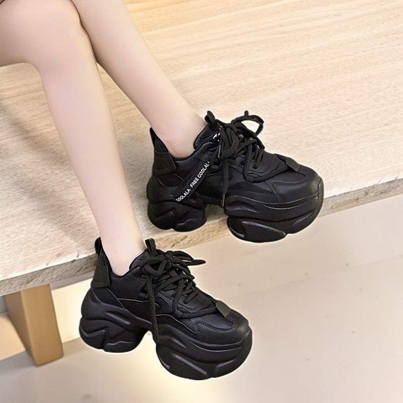 Koreanische Version Internet-Berühmtheit Konter Samt kleine Plattform lässige Sportschuhe vielseitige Schnürer Dad Shoes Damen neue Modelle