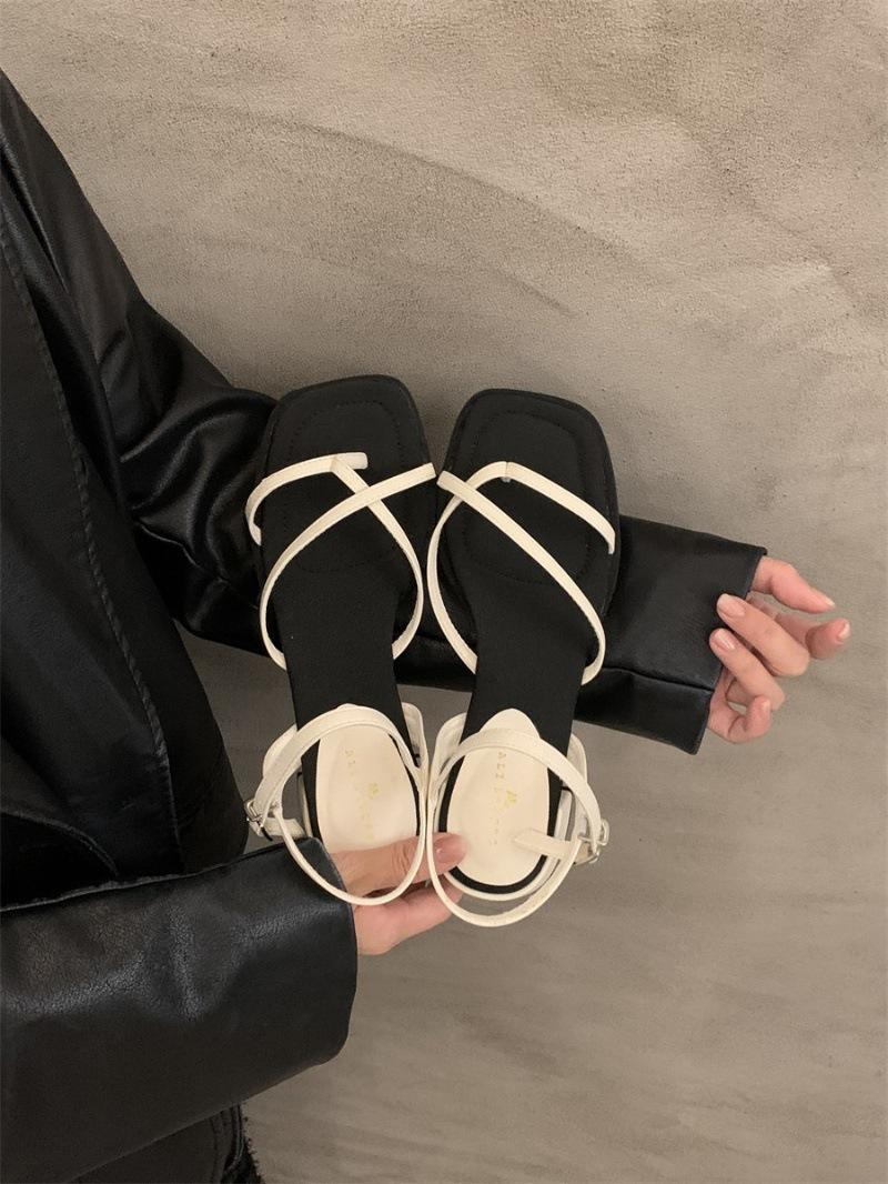 

Французские босоножки с открытым носком на толстом каблуке, женская обувь, новинка 2024 года, летняя одежда с юбкой, квадратная головка, серебряные римские туфли 39