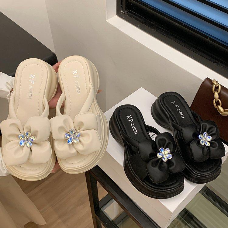 Thick-soled cool slippers women's fashion outer wear 2024 summer foreign trade new casual flower one-word muffin sole beach shoes