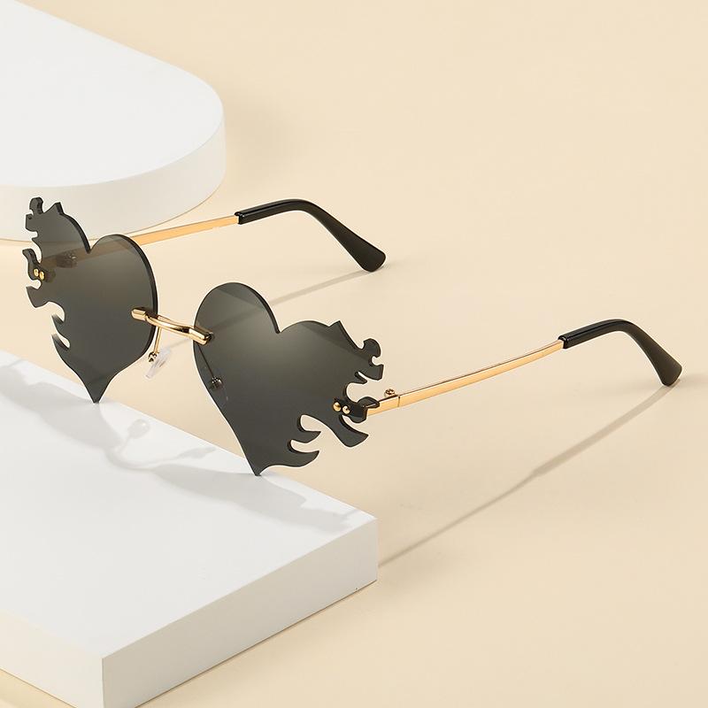 Fashion Rimless Sunglasses Flame Unique Big Love Heart Eyewear Luxury Brand Designer Vintage Sun Glasses Shades UV400 Eyewear