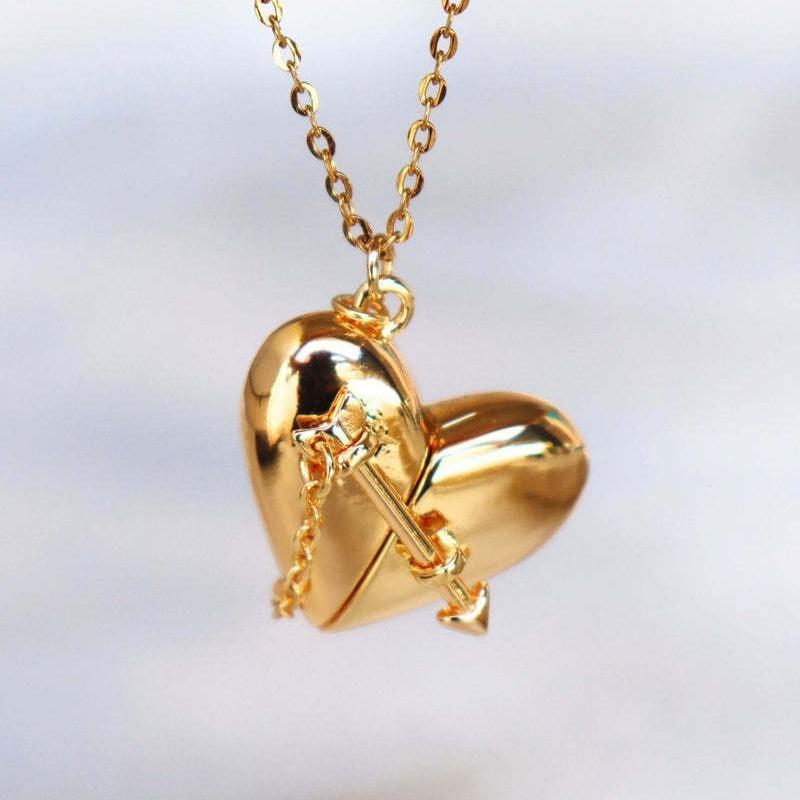 Nuovo Apribile a Forma di Libro Incrociato Scatola Portafoto Ciondolo Collana per Donne Uomini Fascino Intagliato Immagine Gioielli Credenza Regalo 2026