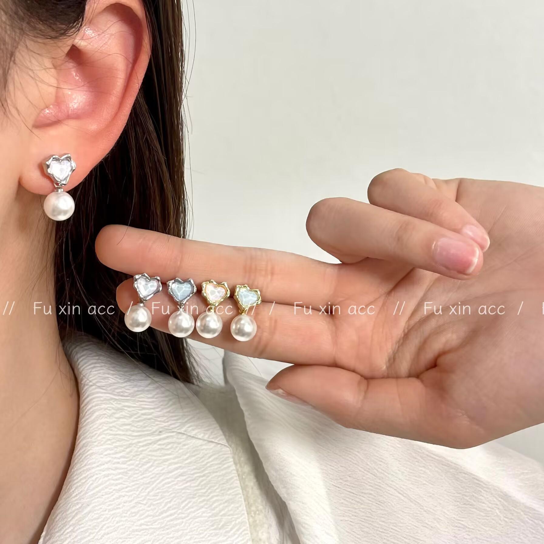 

2024 Luxury Heart Pearl Earrings - Versatile, Trendy & Elegant Women s Fashion Design