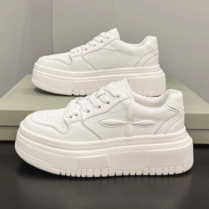 

Белые туфли на платформе женские 2025 новая весна и лето нишевая обувь корейская версия повседневные спортивные туфли на доске с увеличением роста женские 40