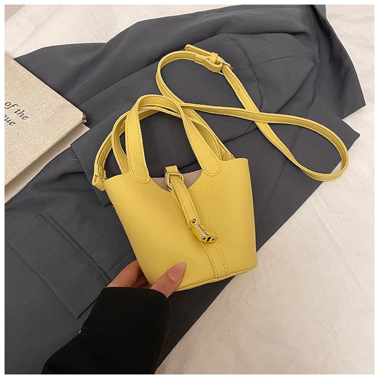 

Today s popular bags are women s new fashion and high-end single shoulder messenger bags, portable bucket bags.