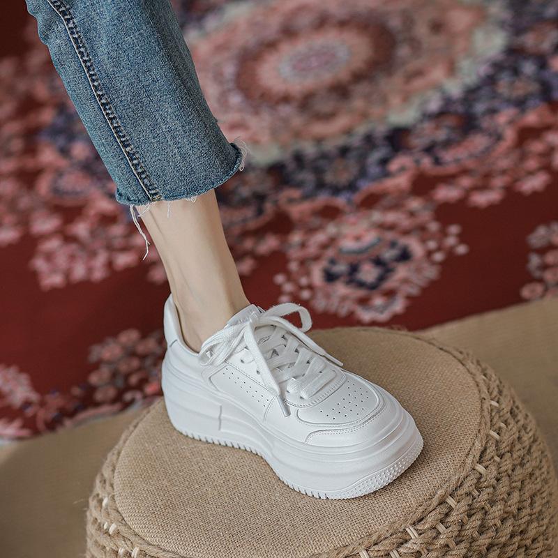 Popular Platform White Shoes Women's Spring and Autumn Hong Kong Style Increases 2025 New Versatile Casual Sports Shoes Niche Board Shoes