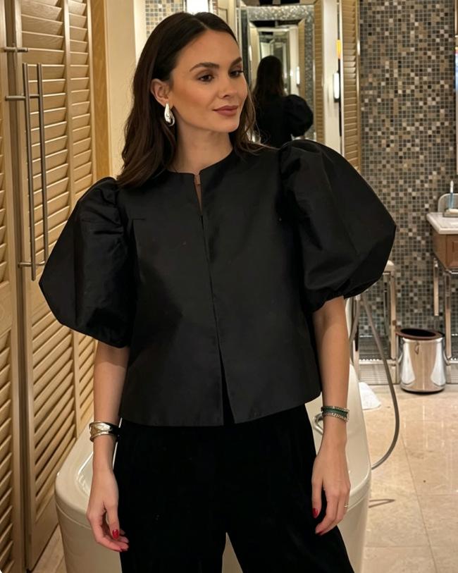 Women's Puff Sleeve Round Neck Top - Elegant Commuting Style, Versatile Five-Point Sleeve Blouse