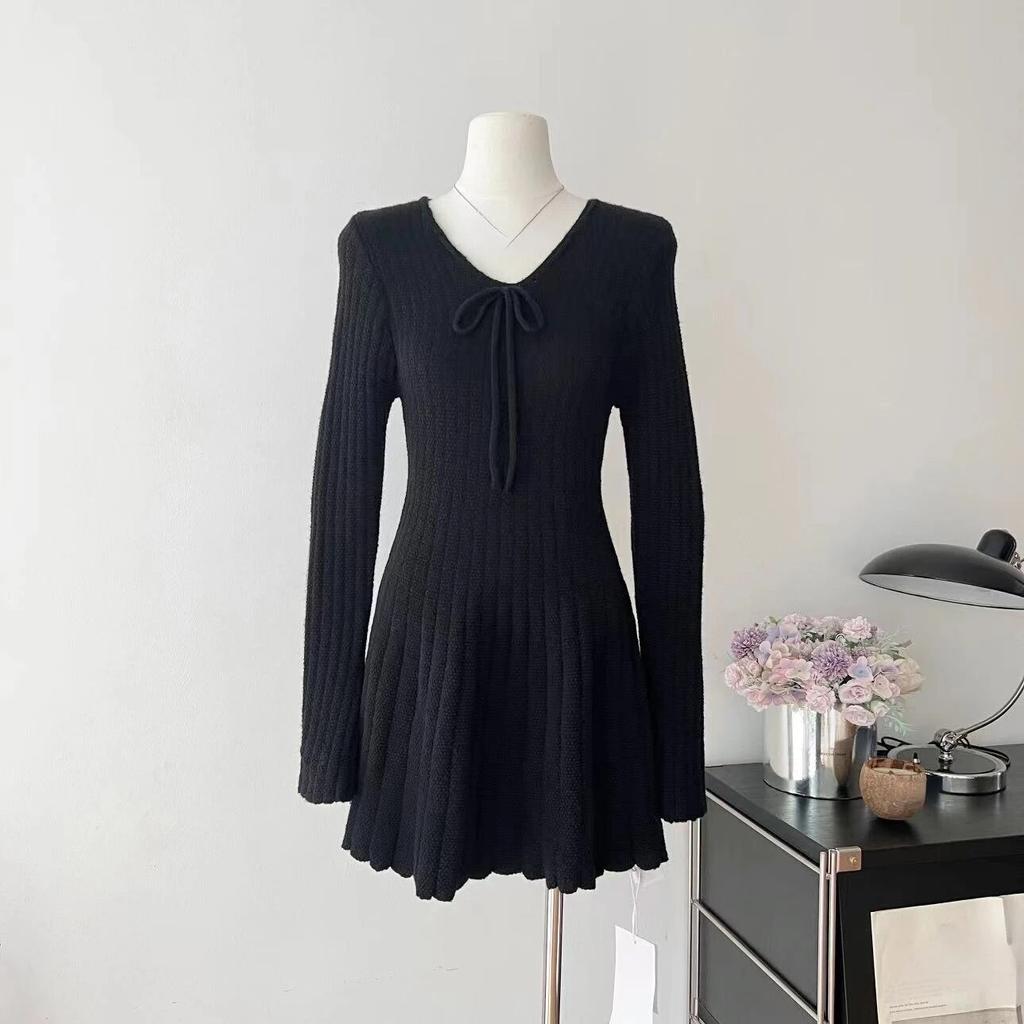 Vinter Koreansk stil Sexig stickad ny klänning i ett stycke kvinnor V-hals Vintage elegant miniklänning Kvinnlig Balklänning Designerkläder 2023