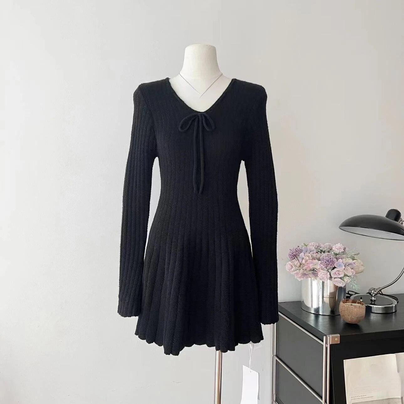 

Зимова сексуальна трикотажна сукня в корейському стилі, нова цільна жіноча сукня з V-подібним вирізом, вінтажна елегантна міні-сукня, жіноча бальна сукня, дизайнерський одяг 2023 S чорний