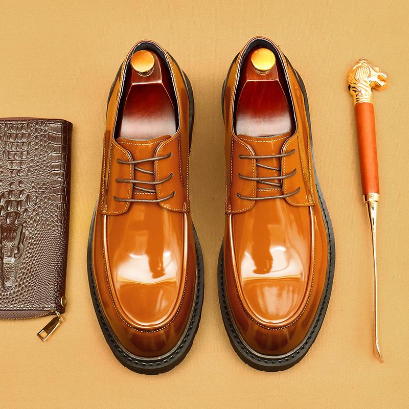 [Venta al por mayor de mercancías a granel] Zapatos casuales de cuero británicos para hombre, zapatos de vestir Derby de cuero para negocios, de cabeza grande, de charol, brillantes