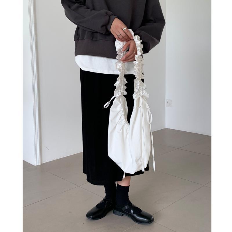 This Crossbody Bag Is Versatile, Niche and Cute. It Features A Large Capacity and A Fashionable Dumpling Bag Casually