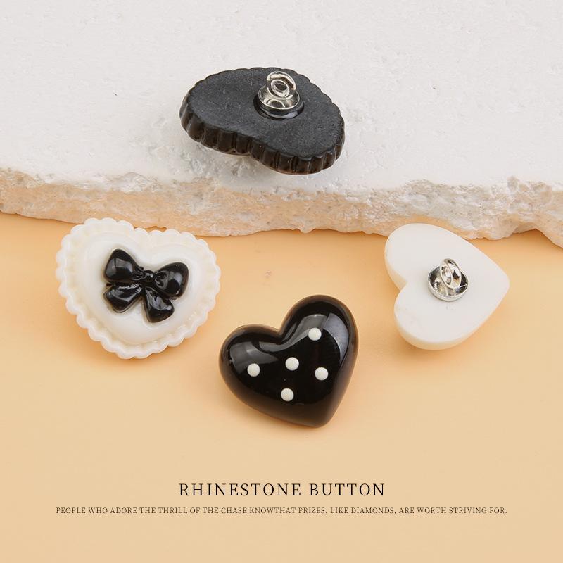 5pcs Black And White Children'S Buttons Baby Clothes Cute Cartoon Resin Love Buttons Sweater Cardigan Jacket Decorative Buttons