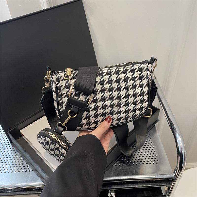 Stylish Medium-sized Shoulder Crossbody Bag For Women Ideal For Everyday Use