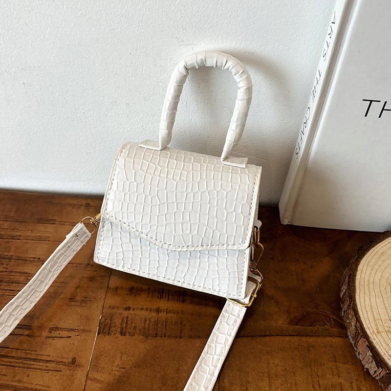 Корейская версия текстурированная маленькая сумка в иностранном стиле 2025 осень новая модная портативная сумка-мессенджер простая плечевая маленькая квадратная сумка