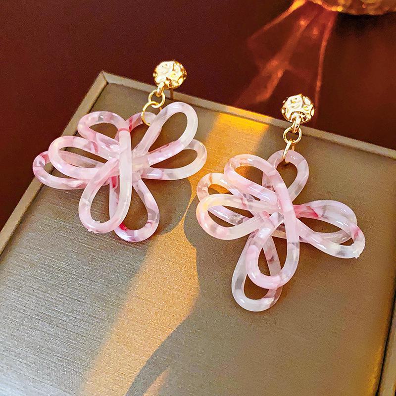 "Retro Silver Needle Irregular Pearl French Earrings - Niche Design and Fashionable"