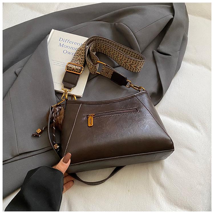 

French foreign style bag women s 2025 autumn new fashion daily shoulder bag retro underarm bag oblique span bucket bag