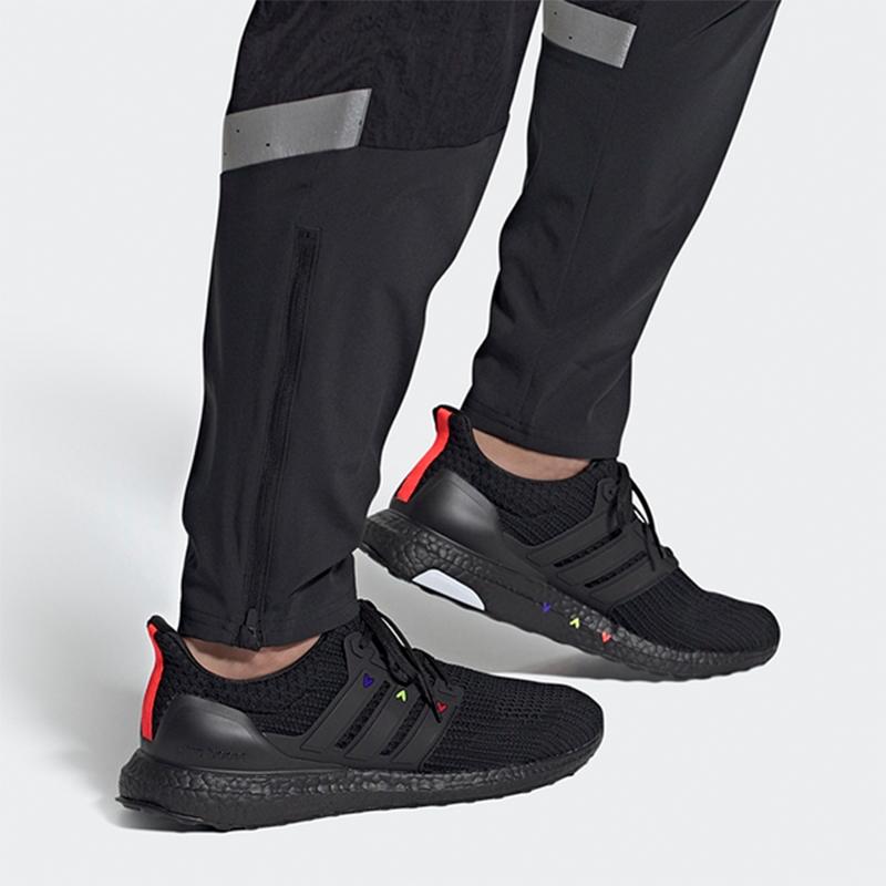 Adidas UltraBoost 4.0 DNA Black Hearts Men Sneakers Core-Black Gold-Metallic GZ9227