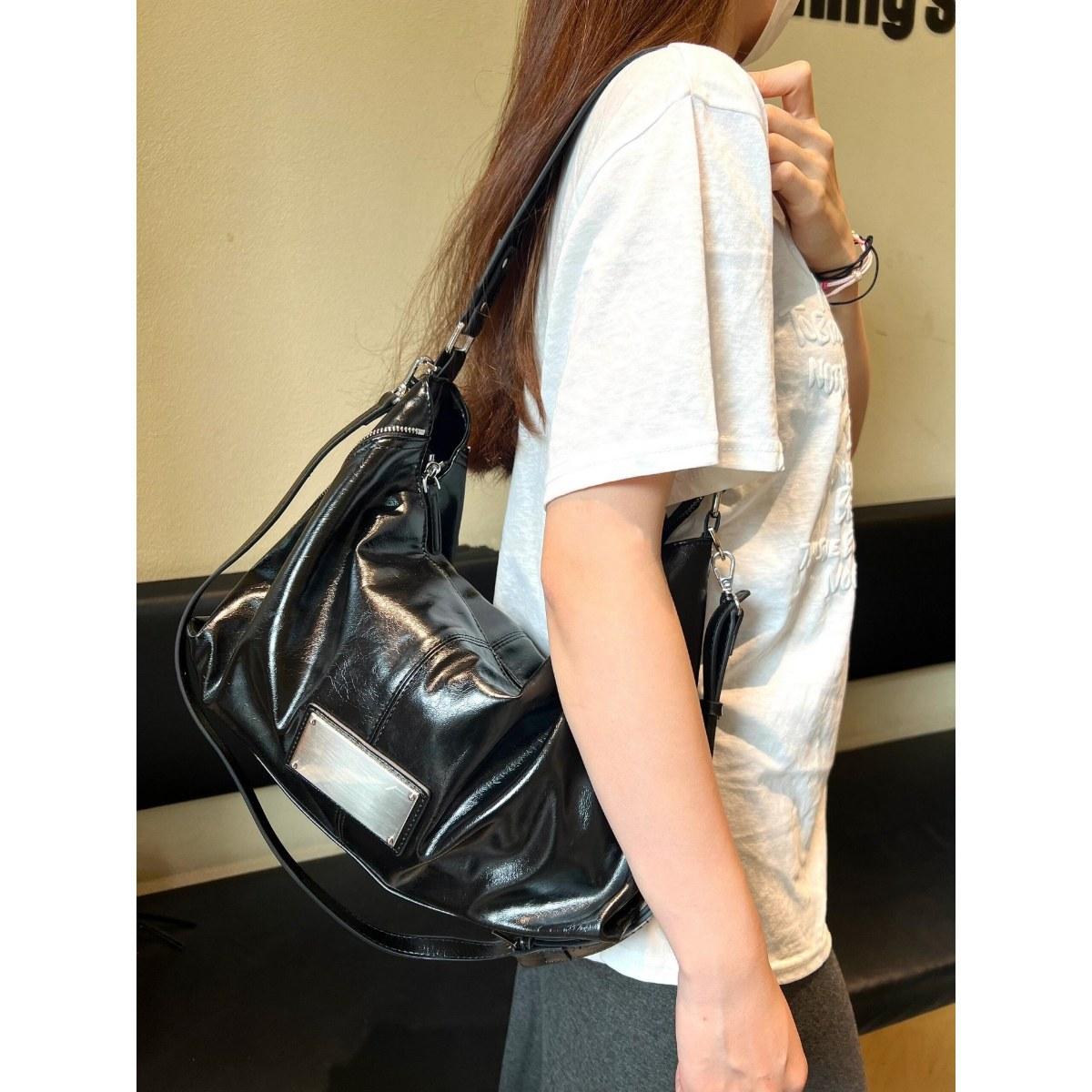 

Однотонный модный дизайн женская большая вместимость новая летняя повседневная на плечо через плечо плиссированная сумка-пельмень для поездок на работу чёрный