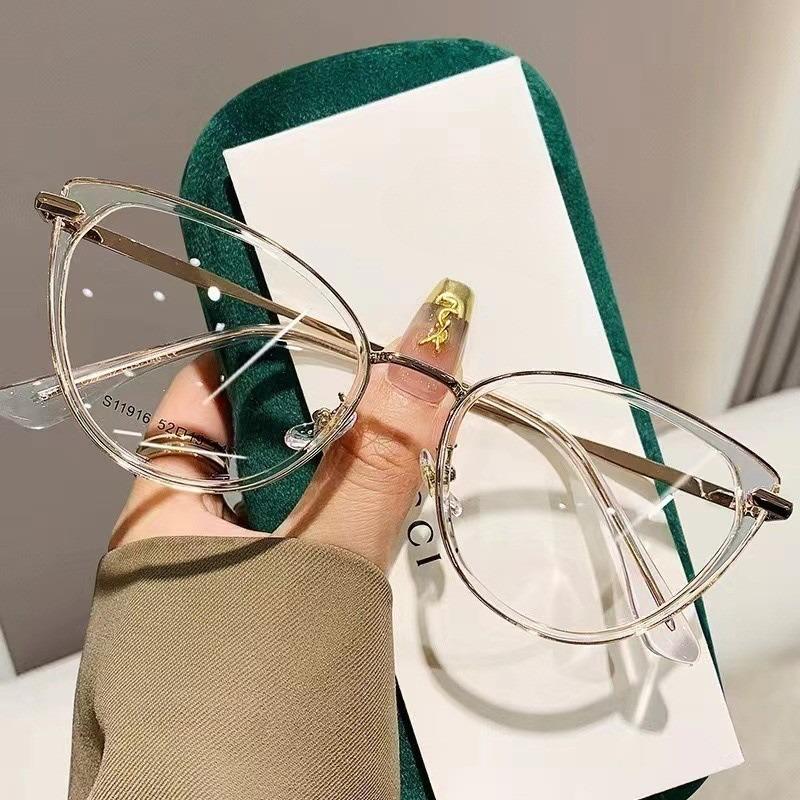 Cat Eye Frame Pochromic Glasses Anti -UV Glasses for Women Retro Anti Blue Light Glasses High-end Color Changing Glasses