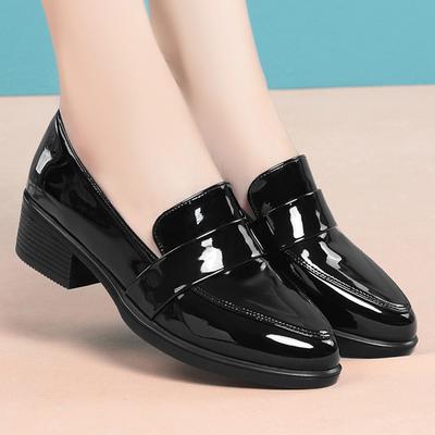 Pointed-toe, Deep-cut Patent Leather, Soft Upper, Soft Sole, Comfortable and Non-tiring Shoes for Middle-aged People, Stylish Slip-on Shoes