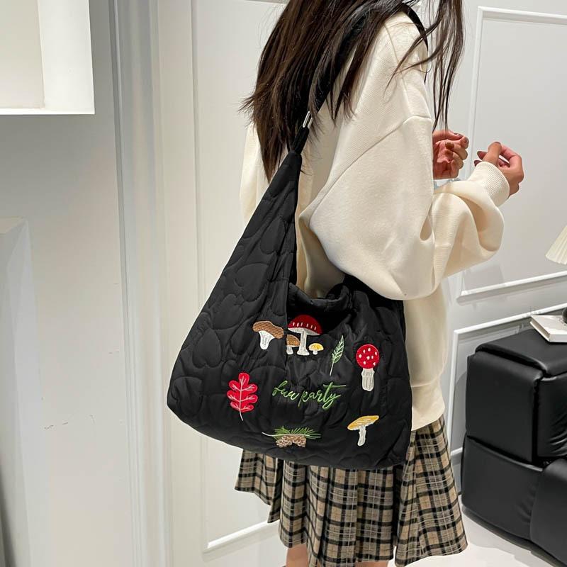 A Fashionable, Casual, Individualistic and Trendy Large-capacity Tote Women's High-quality Single-shoulder Crossbody Bag