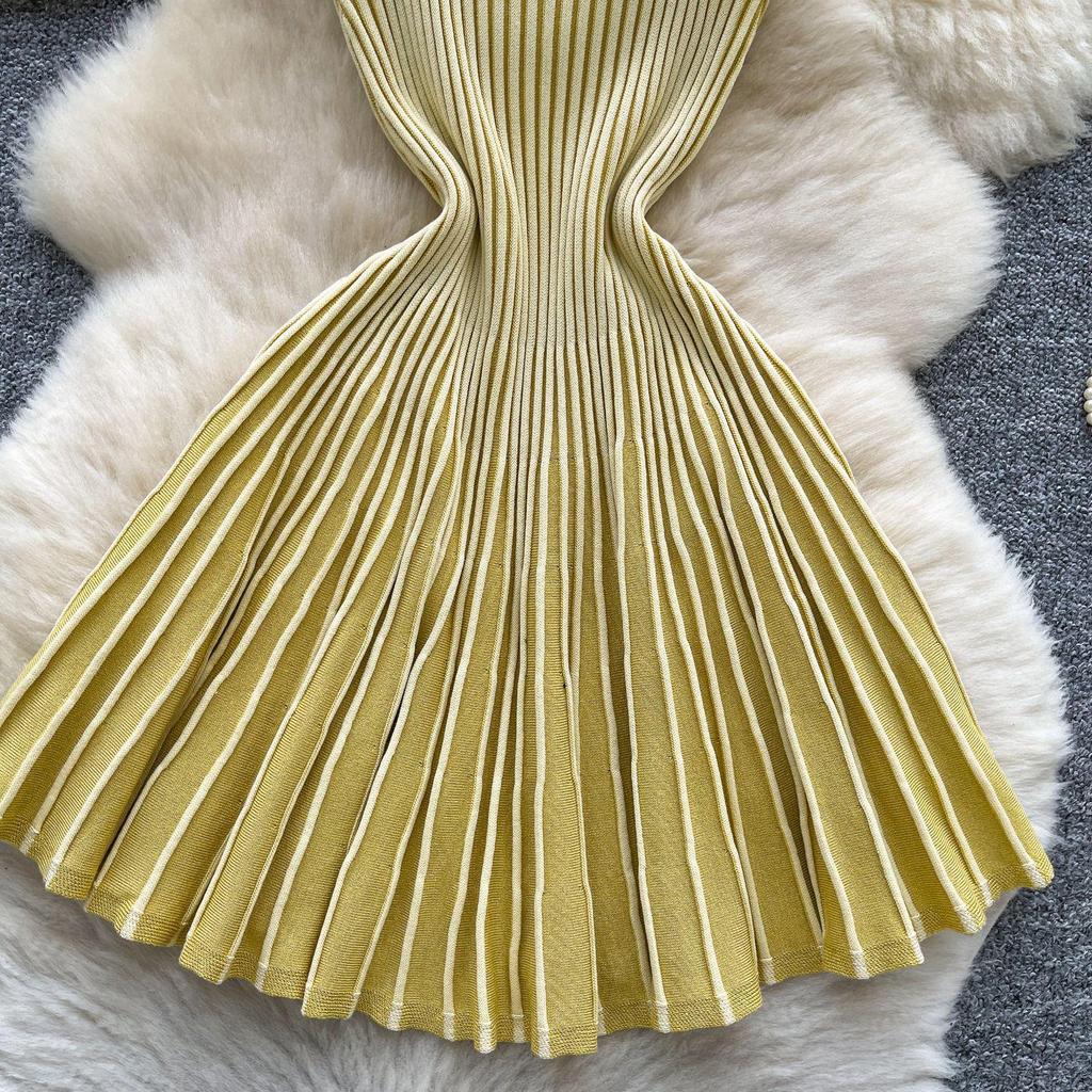 Noble Sense French Retro Autumn Dress: Spaghetti Strap, Waist-Cinching, Slimming Pleated Stripe Knit, 2025 Women's Collection