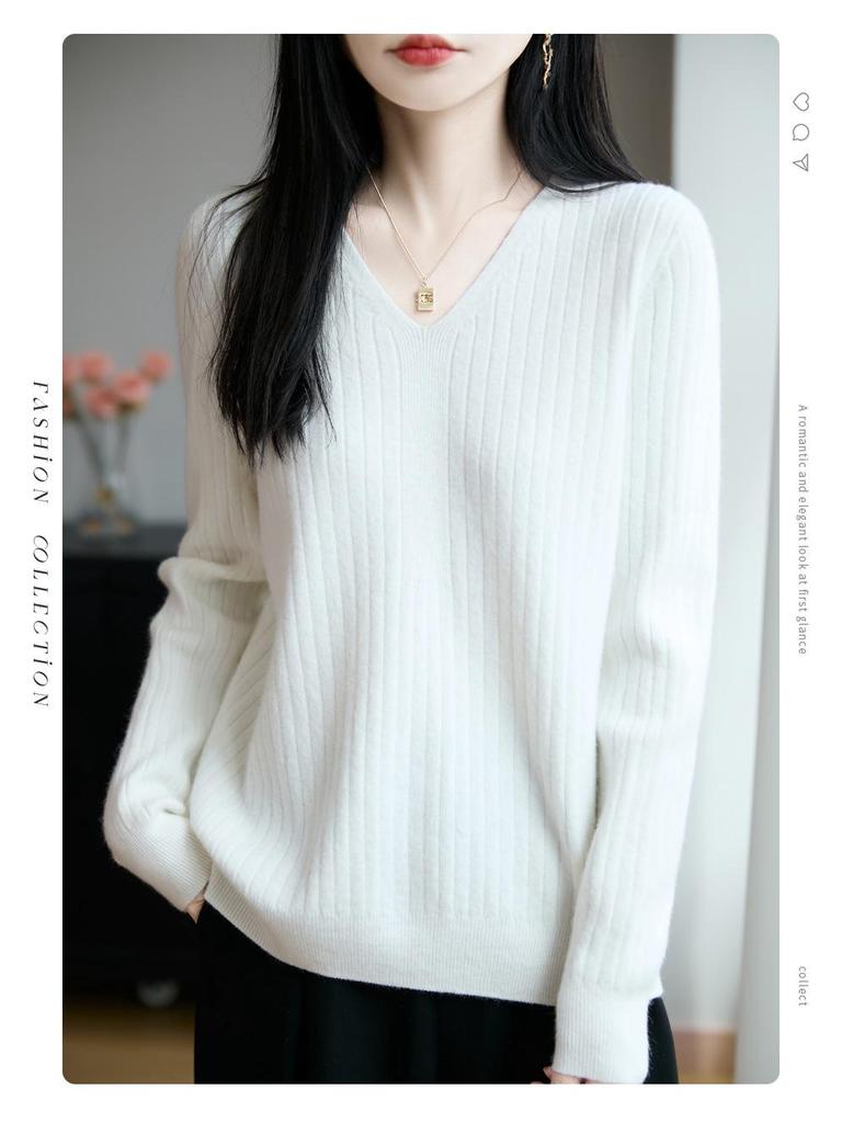 Temperamental Minimalist Women's V-neck Slimming Sweater - Soft, Casual, Skin-friendly Knitted Base for Autumn/Winter.