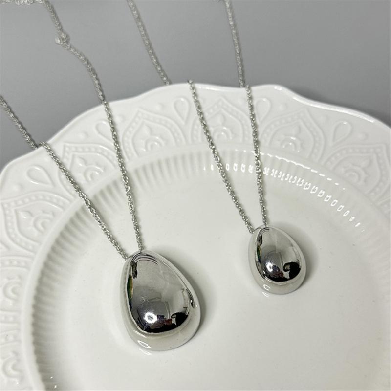 Chic Pendant Necklace with Smooth Waterdrop Charm Personalized Waterdrop Pendant Neck Jewelry Modern Neckchain Adornment