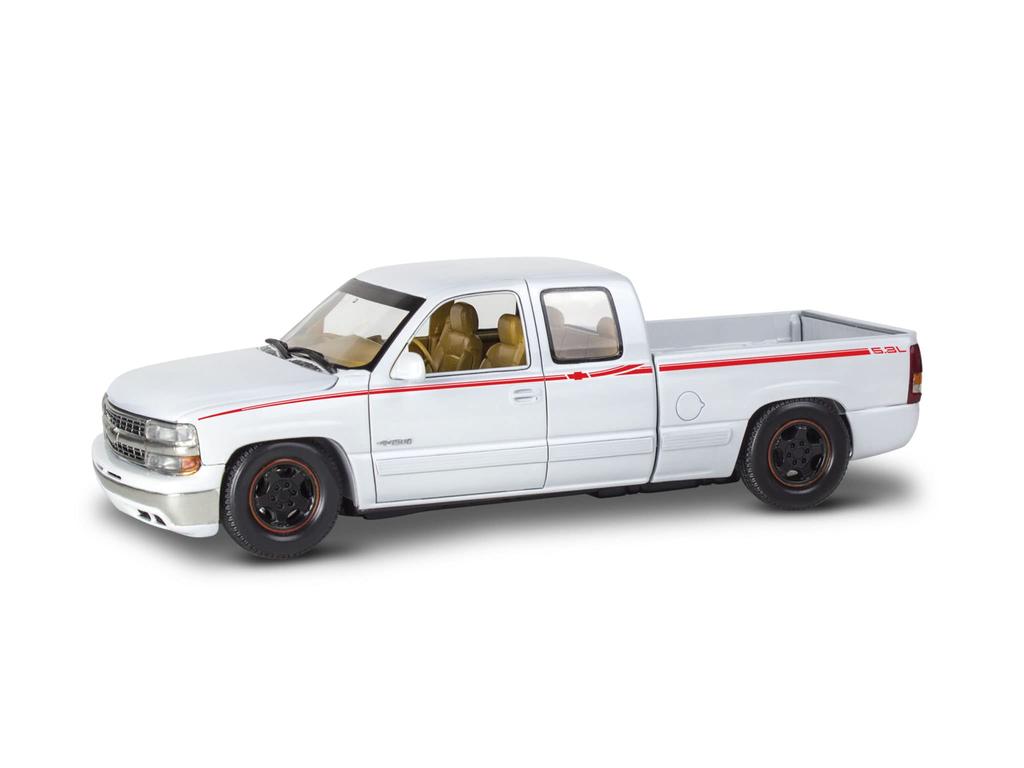 America Revell 1/25 Scale '99 Chevrolet Silverado Custom Pickup Plastic Model Kit 14538 (Pre-painted)