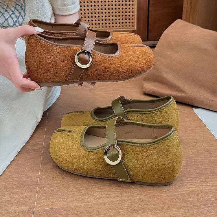 Retro Low-cut Women's Shoes - New Style with Soft Sole and Flat Bottom