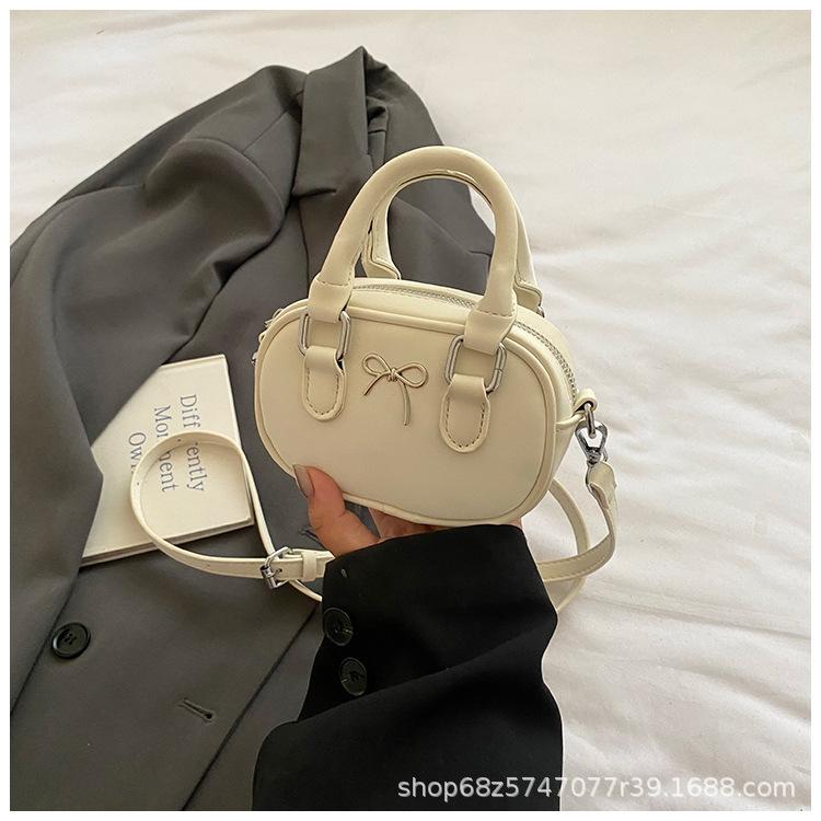 

Niche bow portable bowling bag women s 2025 trendy fashion commuter bag versatile shoulder messenger bag