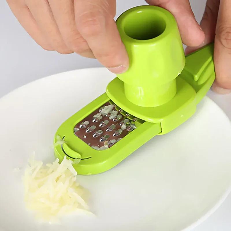 Mini Manual Garlic Grinder - Creative Garlic Press & Mash Tool, Compact Green Kitchen Gadget for Fresh Garlic Prep
