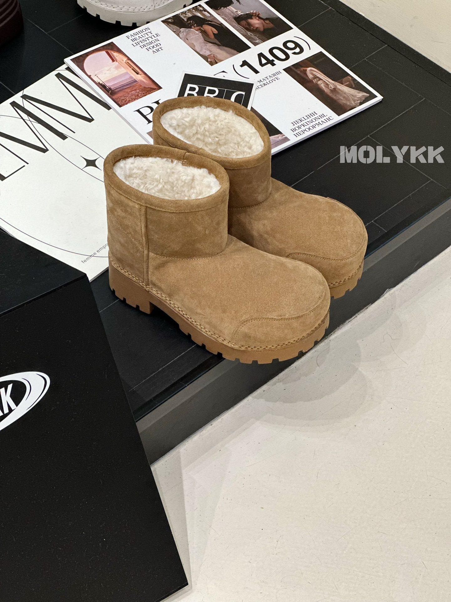 

Genuine leather cowhide women s shoes trendy snow boots women s 2025 winter new thickened velvet short tube fashionable versatile warm 35