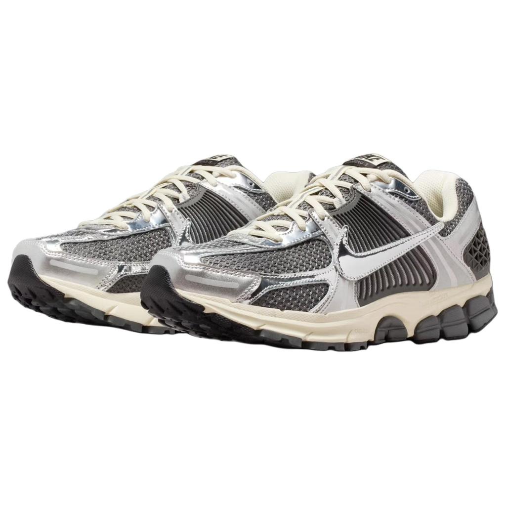 Nike Zoom Vomero 5 Iron Grey Chrome Unisex-Sneaker Metallic-Silber Kokosmilch IM3486-001