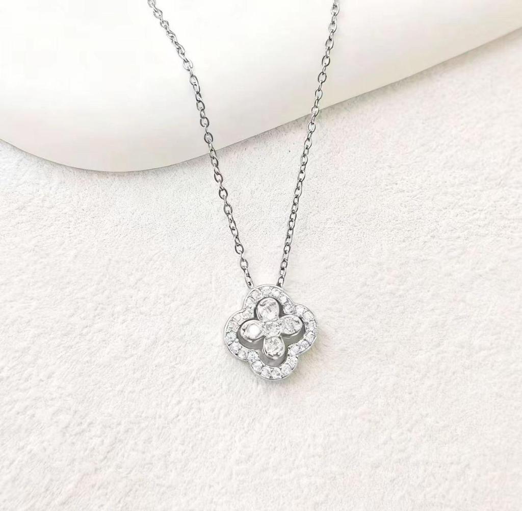 Women's Gold-Plated Copper Necklace: Luxury Fu Lu Pendant Clavicle Chain - Versatile Fashion Accessory