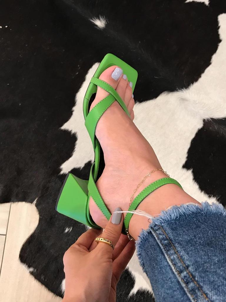 2022 Plus Size Chunky Heel Women's Square Toe One-Strap Sandals