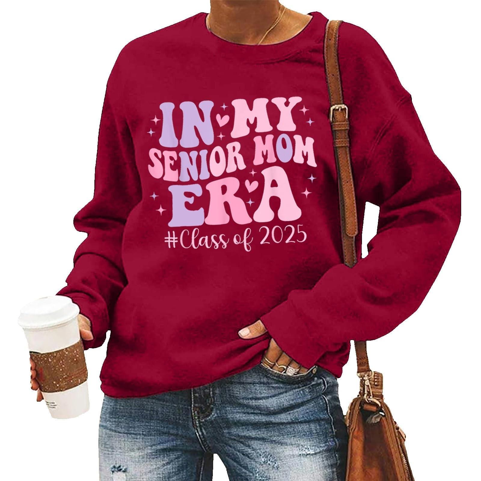 

В моем выпускном классе 2025 года графические толстовки для женщин с круглым вырезом повседневные толстовки с капюшоном(В ЭПОХУ МОЕЙ СТАРШЕЙ МАМЫ, выпуск 2025 года) M винный